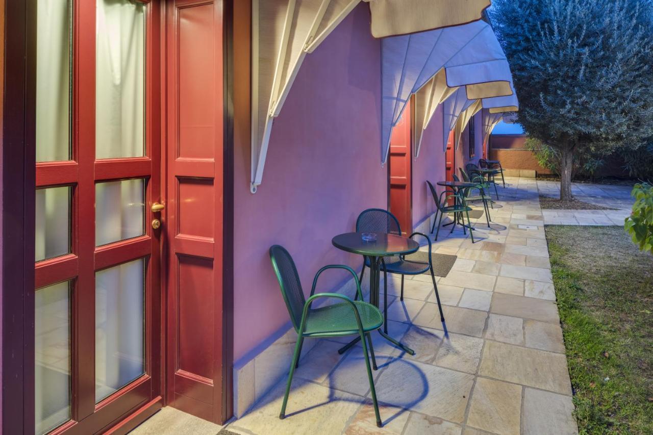 Castello Rosso Hotel Costigliole Saluzzo Exterior foto
