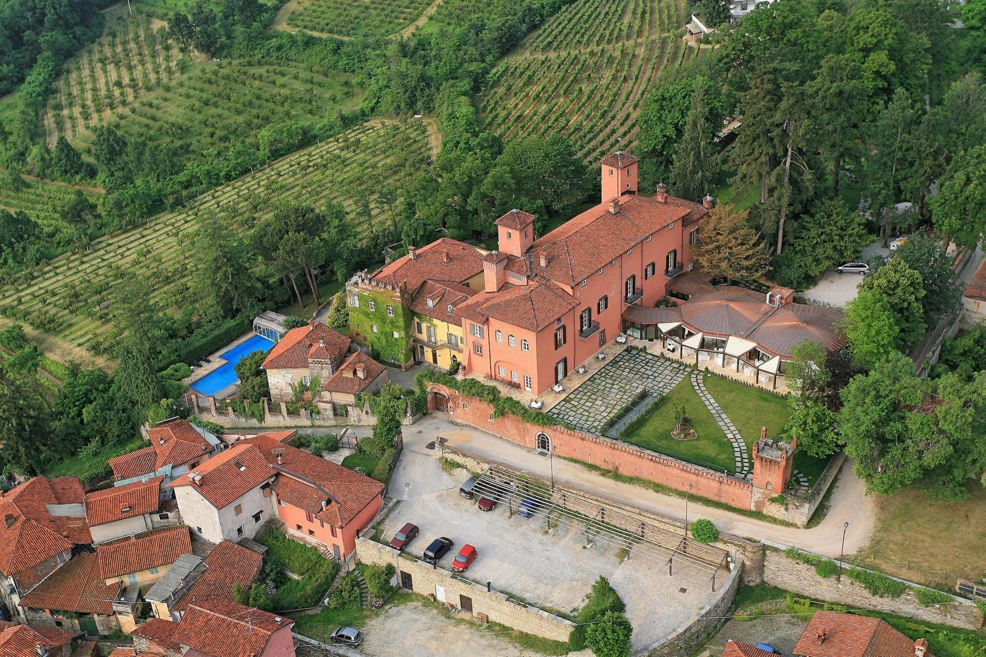 Castello Rosso Hotel Costigliole Saluzzo Exterior foto