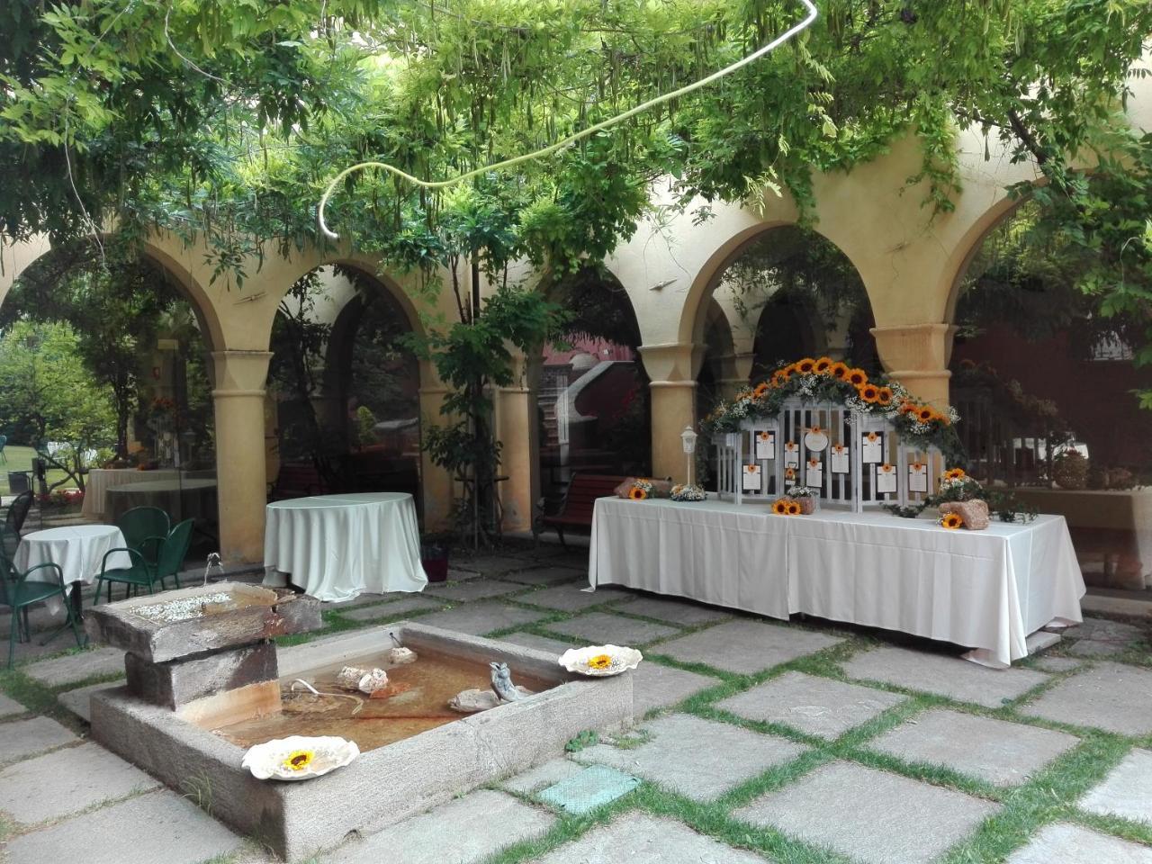 Castello Rosso Hotel Costigliole Saluzzo Exterior foto