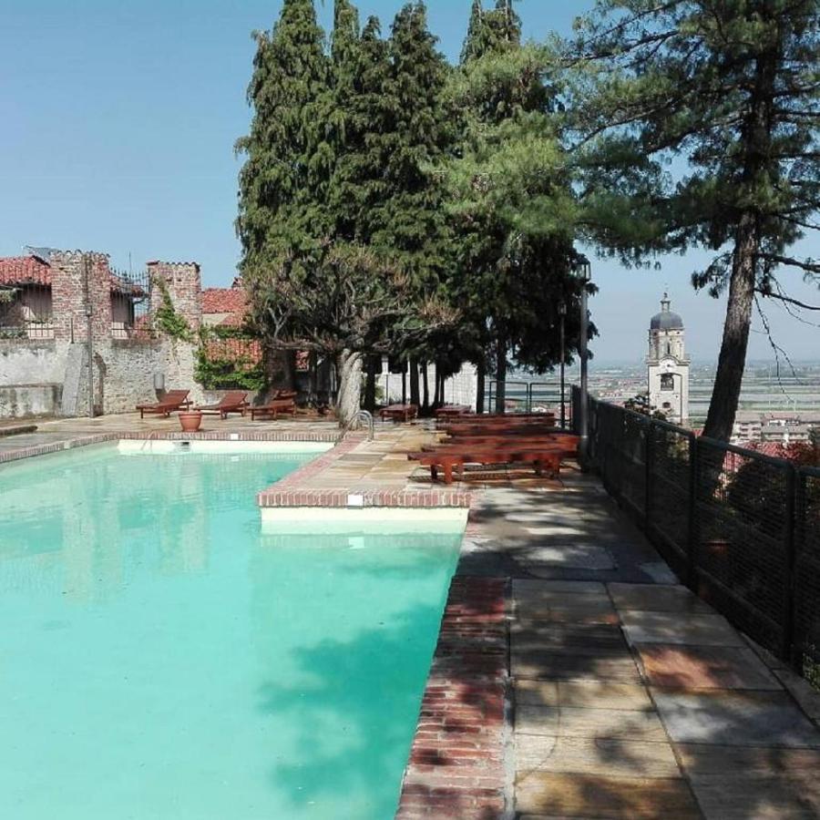 Castello Rosso Hotel Costigliole Saluzzo Exterior foto